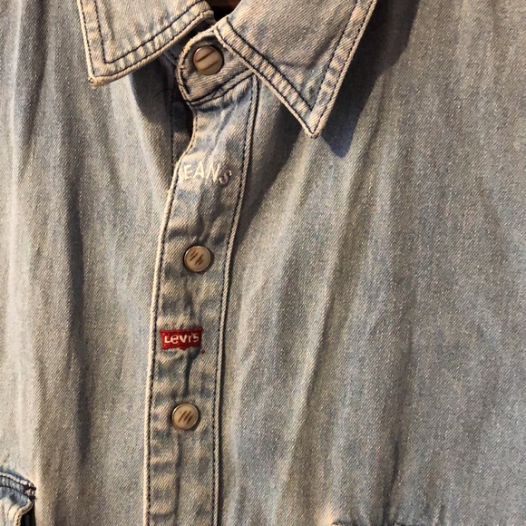 Vintage Levi’s jean shirt - Picture 2 of 2